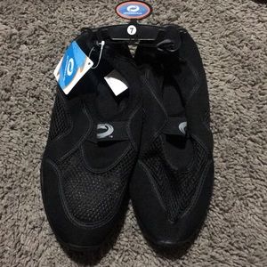 New Water shoes for men